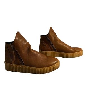 ERIC MICHAEL Zelda boot in Cognac. Women’s size 9.5/10. EUC‎